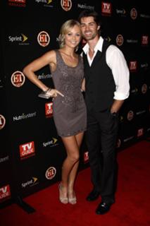 Laura Vandervoort feet photo thumbnail