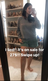 Laura Vitale feet photo 9