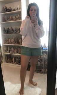 Laura Vitale feet photo 8