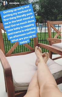 Laura Vitale feet photo 11