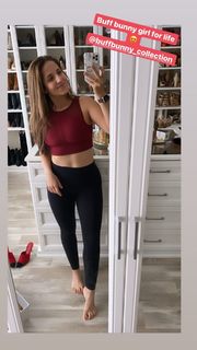 Laura Vitale feet photo 2
