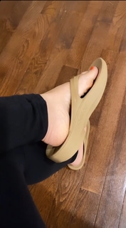 Laura Vitale feet photo 18