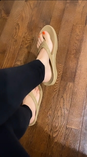 Laura Vitale feet photo 17