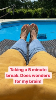 Laura Vitale feet photo 15