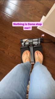 Laura Vitale feet photo 9