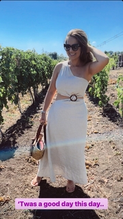 Laura Vitale feet photo 8