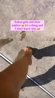 Laura Vitale feet photo 7
