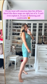 Laura Vitale feet photo 3