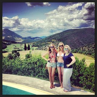 Laura Whitmore feet photo thumbnail