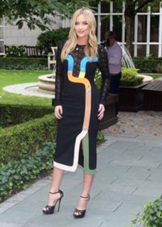 Laura Whitmore feet photo thumbnail