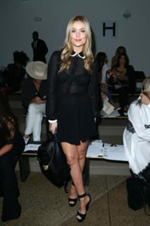 Laura Whitmore feet photo thumbnail