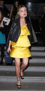 Laura Whitmore feet photo thumbnail