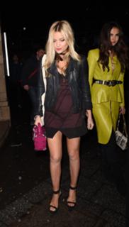 Laura Whitmore feet photo thumbnail
