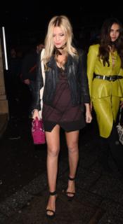 Laura Whitmore feet photo thumbnail