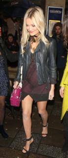 Laura Whitmore feet photo thumbnail