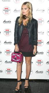 Laura Whitmore feet photo thumbnail