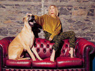 Laura Whitmore feet photo thumbnail