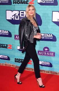 Laura Whitmore feet photo thumbnail
