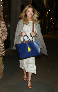Laura Whitmore feet photo thumbnail