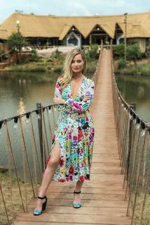Laura Whitmore feet photo thumbnail