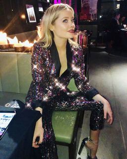 Laura Whitmore feet photo thumbnail