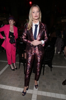 Laura Whitmore feet photo thumbnail