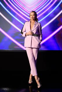 Laura Whitmore feet photo thumbnail