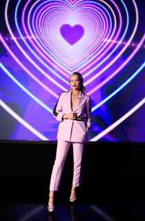 Laura Whitmore feet photo thumbnail
