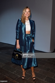 Laura Whitmore feet photo thumbnail