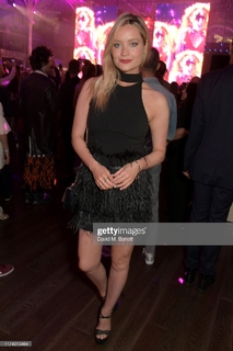 Laura Whitmore feet photo thumbnail