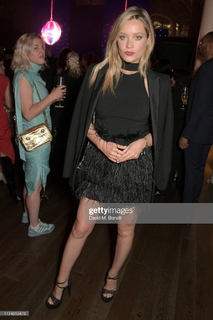 Laura Whitmore feet photo thumbnail