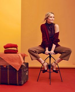 Laura Whitmore feet photo thumbnail
