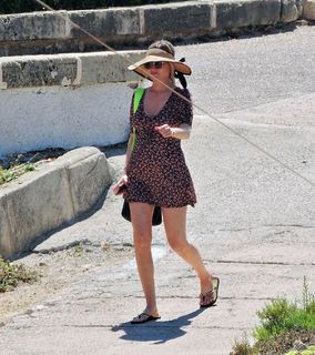 Laura Whitmore feet photo thumbnail