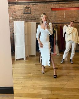 Laura Whitmore feet photo thumbnail