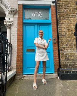 Laura Whitmore feet photo thumbnail