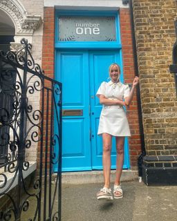 Laura Whitmore feet photo thumbnail