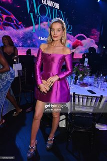 Laura Whitmore feet photo thumbnail