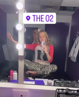 Laura Whitmore feet photo thumbnail