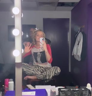 Laura Whitmore feet photo thumbnail