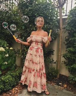 Laura Whitmore feet photo thumbnail