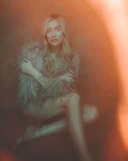 Laura Whitmore feet photo thumbnail