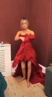 Laura Whitmore feet photo 13