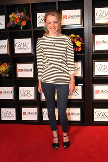 Laura Wiggins feet photo thumbnail