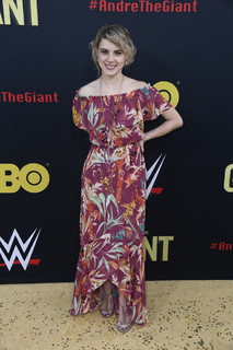 Laura Wiggins feet photo thumbnail