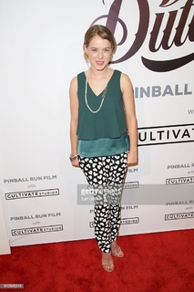 Laura Wiggins feet photo thumbnail