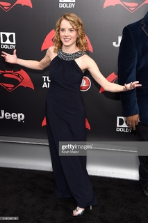 Laura Wiggins feet photo thumbnail