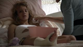 Laura Wiggins feet photo thumbnail