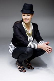 Laura Wontorra feet photo thumbnail