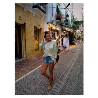 Laura Wontorra feet photo thumbnail