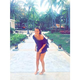 Laura Wontorra feet photo thumbnail